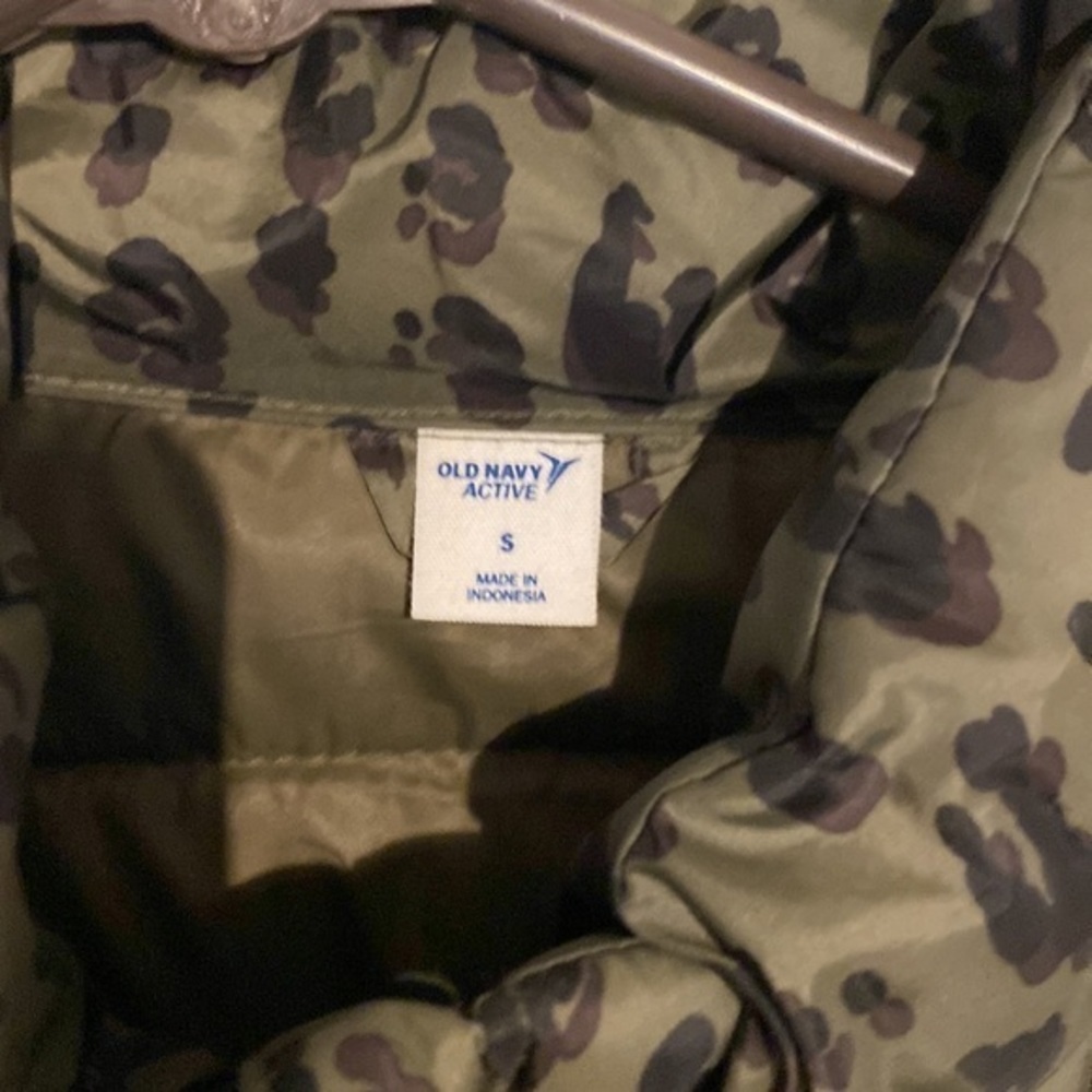 Packable lightweight jacket - Picture 2 of 2